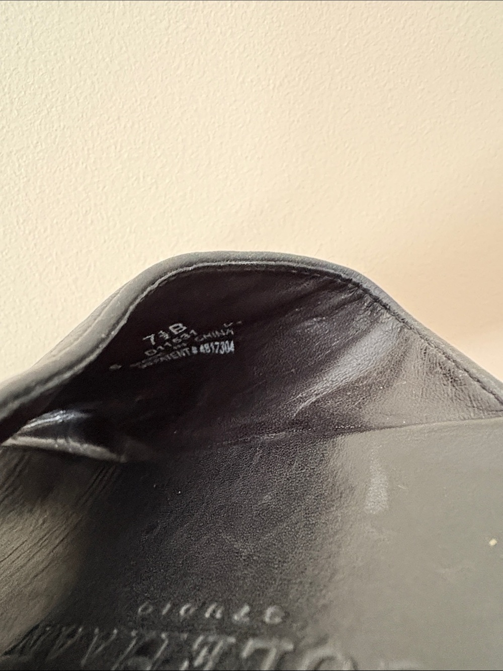 Cole Haan ladies Black Leather Slide Sandals with Wide Strap. 7.5B - Picture 4 of 4